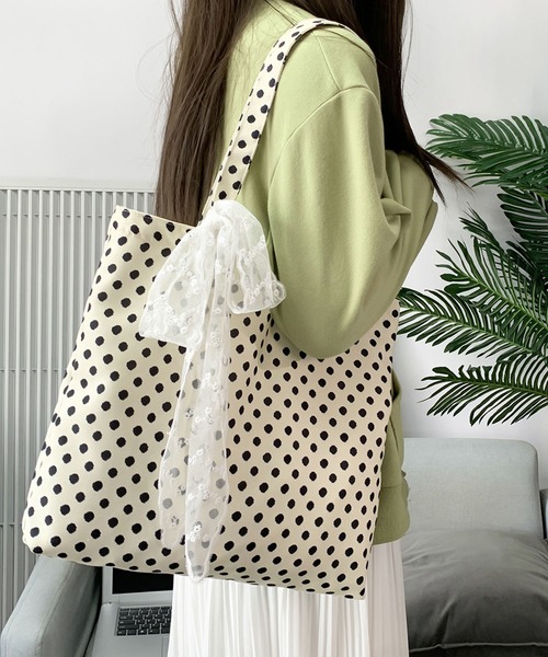 meJane（ミージェーン）の「リボン柄＆ドット柄レースアクセント トートバッグ（トートバッグ・レディース・ホワイト系/ブラック系・FREE）」の3枚目の写真