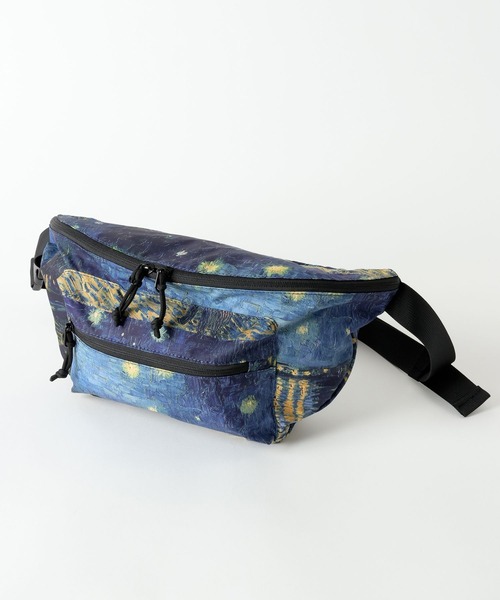 LAKOLE（ラコレ）の「【ラコレ アート】総柄ボディバッグ / 640169（ボディバッグ/ウエストポーチ・メンズ・ベージュ/ネイビー・FREE）」の6枚目の写真