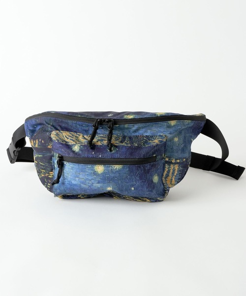 LAKOLE（ラコレ）の「【ラコレ アート】総柄ボディバッグ / 640169（ボディバッグ/ウエストポーチ・メンズ・ベージュ/ネイビー・FREE）」の7枚目の写真