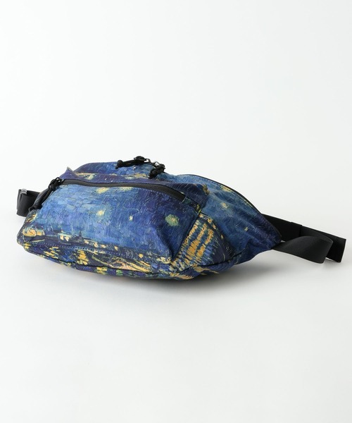 LAKOLE（ラコレ）の「【ラコレ アート】総柄ボディバッグ / 640169（ボディバッグ/ウエストポーチ・メンズ・ベージュ/ネイビー・FREE）」の9枚目の写真