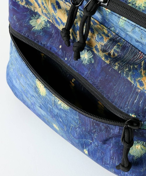 LAKOLE（ラコレ）の「【ラコレ アート】総柄ボディバッグ / 640169（ボディバッグ/ウエストポーチ・メンズ・ベージュ/ネイビー・FREE）」の12枚目の写真