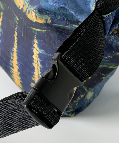 LAKOLE（ラコレ）の「【ラコレ アート】総柄ボディバッグ / 640169（ボディバッグ/ウエストポーチ・メンズ・ベージュ/ネイビー・FREE）」の18枚目の写真