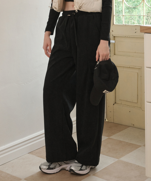 LOSSYROW（ロッシロー）の「Corduroy banding cargo pants Black（スウェットパンツ・レディース・ブラック・FREE）」の2枚目の写真