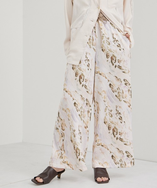 le cercle ADAM ET ROPE'（ルセルクルアダムエロペ）の「フラワーアソートプリントパンツ（その他パンツ・レディース・ピンク系その他2/ブラック/ライトグレー・FREE）」の2枚目の写真