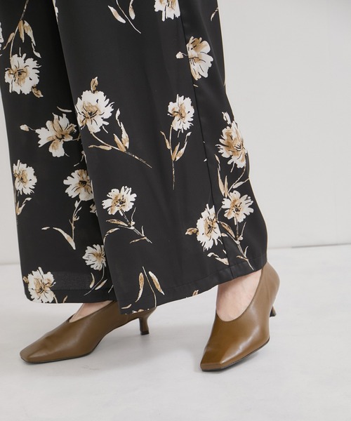 le cercle ADAM ET ROPE'（ルセルクルアダムエロペ）の「フラワーアソートプリントパンツ（その他パンツ・レディース・ピンク系その他2/ブラック/ライトグレー・FREE）」の7枚目の写真