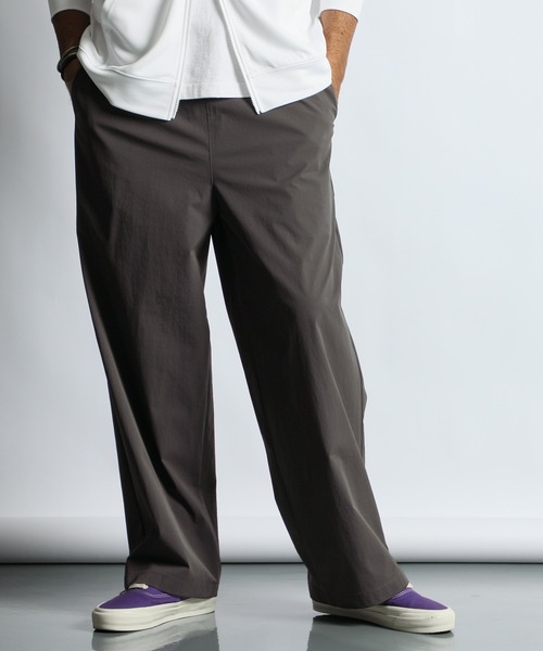 The DUFFER of ST.GEORGE(ザダファーオブセントジョージ)の「【WEB限定アイテム】NYLON STRETCH WIDE PANTS:ワッシャーナイロン ワイドパンツ(その他パンツ・メンズ・ブラック/ダークグレー・X-LARGE/LARGE/MEDIUM/SMALL)」の2枚目の写真