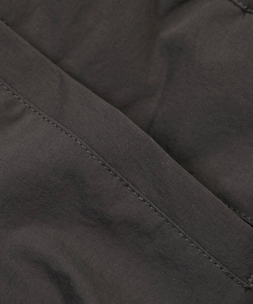 The DUFFER of ST.GEORGE(ザダファーオブセントジョージ)の「【WEB限定アイテム】NYLON STRETCH WIDE PANTS:ワッシャーナイロン ワイドパンツ(その他パンツ・メンズ・ブラック/ダークグレー・X-LARGE/LARGE/MEDIUM/SMALL)」の12枚目の写真