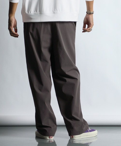 The DUFFER of ST.GEORGE(ザダファーオブセントジョージ)の「【WEB限定アイテム】NYLON STRETCH WIDE PANTS:ワッシャーナイロン ワイドパンツ(その他パンツ・メンズ・ブラック/ダークグレー・X-LARGE/LARGE/MEDIUM/SMALL)」の5枚目の写真