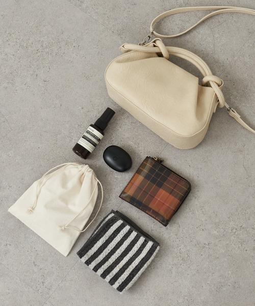 CIAOPANIC TYPY（チャオパニックティピー）の「ねじりデザインミニBAG（ショルダーバッグ・レディース・ブラウン/グレイッシュベージュ/ブラック・ONE SIZE）」の4枚目の写真