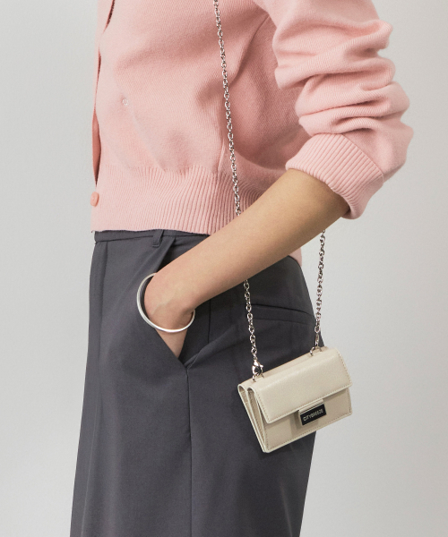 CITYBREEZE(シティブリーズ)の「ブリーズミニチェーンレザークロス_LIGHT BEIGE(メッセンジャーバッグ・レディース・ライトベージュ・FREE)」の1枚目の写真