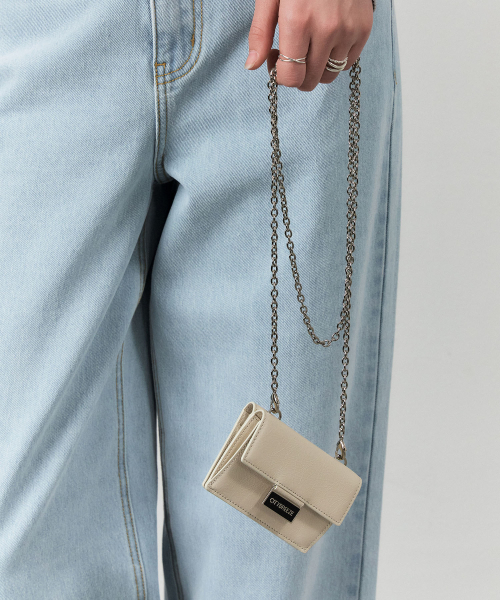 CITYBREEZE(シティブリーズ)の「ブリーズミニチェーンレザークロス_LIGHT BEIGE(メッセンジャーバッグ・レディース・ライトベージュ・FREE)」の4枚目の写真