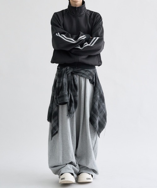 EPNK(イーピーエヌケー)の「Double Line Truck Jacket / ダブルライントラックジャケット(ジャージ・メンズ・ライトグレー/ブラック・LARGE/MEDIUM/SMALL)」の15枚目の写真