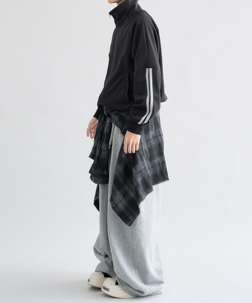 EPNK(イーピーエヌケー)の「Double Line Truck Jacket / ダブルライントラックジャケット(ジャージ・メンズ・ライトグレー/ブラック・LARGE/MEDIUM/SMALL)」の16枚目の写真