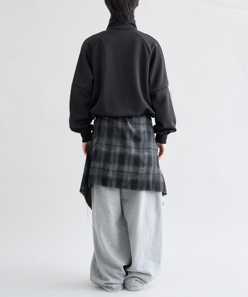 EPNK(イーピーエヌケー)の「Double Line Truck Jacket / ダブルライントラックジャケット(ジャージ・メンズ・ライトグレー/ブラック・LARGE/MEDIUM/SMALL)」の17枚目の写真