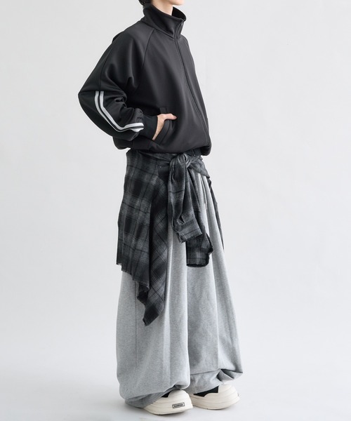EPNK(イーピーエヌケー)の「Double Line Truck Jacket / ダブルライントラックジャケット(ジャージ・メンズ・ライトグレー/ブラック・LARGE/MEDIUM/SMALL)」の20枚目の写真