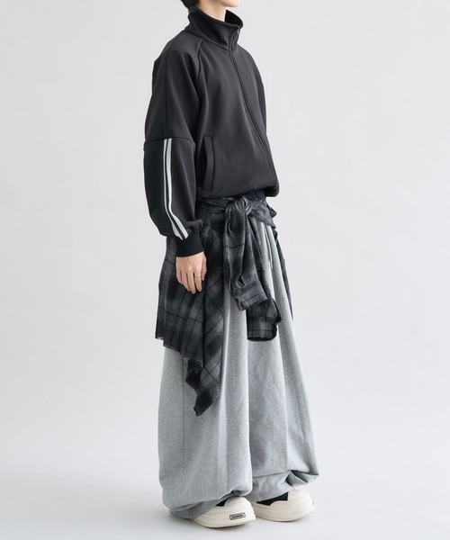 EPNK(イーピーエヌケー)の「Double Line Truck Jacket / ダブルライントラックジャケット(ジャージ・メンズ・ライトグレー/ブラック・LARGE/MEDIUM/SMALL)」の21枚目の写真