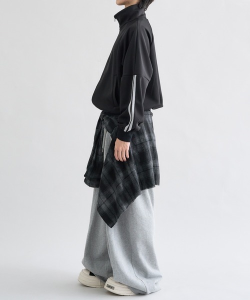 EPNK(イーピーエヌケー)の「Double Line Truck Jacket / ダブルライントラックジャケット(ジャージ・メンズ・ライトグレー/ブラック・LARGE/MEDIUM/SMALL)」の22枚目の写真