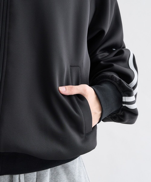 EPNK(イーピーエヌケー)の「Double Line Truck Jacket / ダブルライントラックジャケット(ジャージ・メンズ・ライトグレー/ブラック・LARGE/MEDIUM/SMALL)」の3枚目の写真