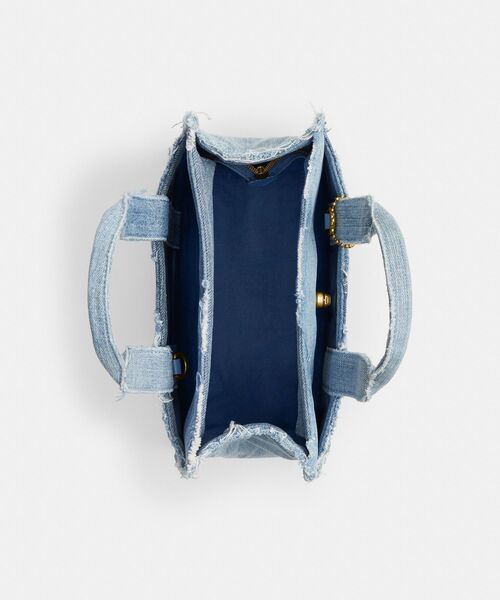 COACH(コーチ)の「カーゴ トート バッグ 26・リパーパス デニム パッチワーク(トートバッグ・レディース・ブルー系その他・ONE)」の5枚目の写真