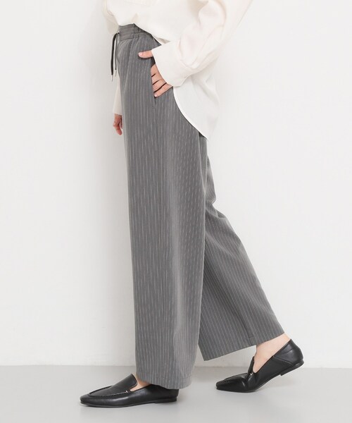 THE SHOP TK (ザ ショップ ティーケー )の「ストライプイージーワイドパンツ(その他パンツ・レディース・ライトグレー系2/チャコール・12/13)」の8枚目の写真