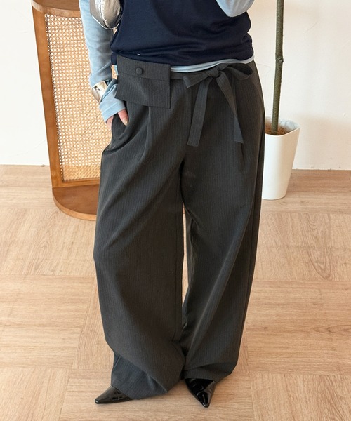 MUHET（ミュエータ）の「stripe wide-leg trouser with belt / ベルト付きストライプスラックスパンツ（スラックス・レディース・ブラウン/チャコールグレー・SMALL/MEDIUM/LARGE）」の20枚目の写真