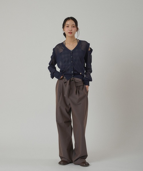 MUHET（ミュエータ）の「stripe wide-leg trouser with belt / ベルト付きストライプスラックスパンツ（スラックス・レディース・ブラウン/チャコールグレー・SMALL/MEDIUM/LARGE）」の5枚目の写真