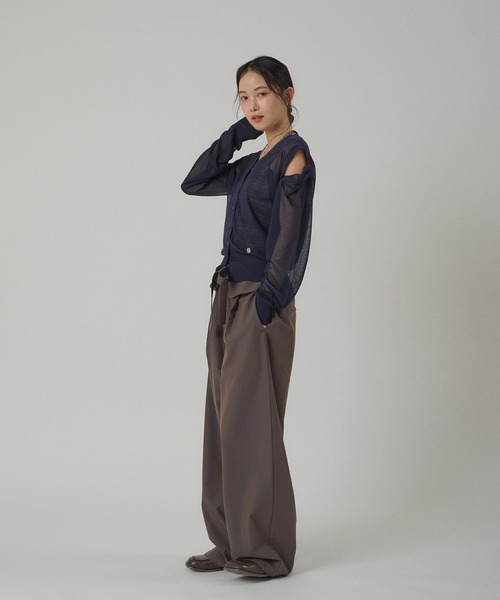 MUHET（ミュエータ）の「stripe wide-leg trouser with belt / ベルト付きストライプスラックスパンツ（スラックス・レディース・ブラウン/チャコールグレー・SMALL/MEDIUM/LARGE）」の6枚目の写真