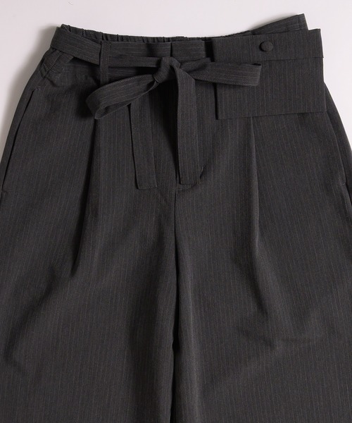 MUHET（ミュエータ）の「stripe wide-leg trouser with belt / ベルト付きストライプスラックスパンツ（スラックス・レディース・ブラウン/チャコールグレー・SMALL/MEDIUM/LARGE）」の19枚目の写真