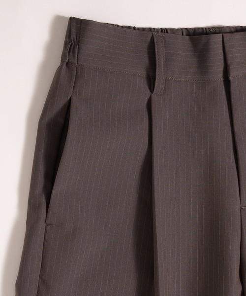 MUHET（ミュエータ）の「stripe wide-leg trouser with belt / ベルト付きストライプスラックスパンツ（スラックス・レディース・ブラウン/チャコールグレー・SMALL/MEDIUM/LARGE）」の14枚目の写真