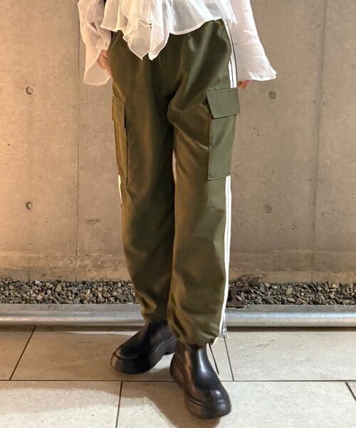 Another Branch olive des olive（アナザーブランチオリーブデオリーブ）の「脇ライン入りカーゴパンツ（カーゴパンツ・レディース・ピンク/チャコールグレー/カーキ/ブラック・FREE）」の3枚目の写真