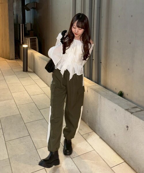 Another Branch olive des olive（アナザーブランチオリーブデオリーブ）の「脇ライン入りカーゴパンツ（カーゴパンツ・レディース・ピンク/チャコールグレー/カーキ/ブラック・FREE）」の6枚目の写真