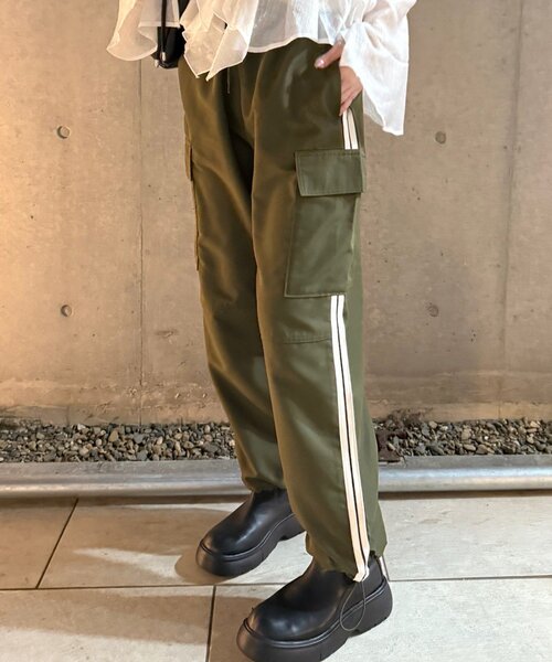 Another Branch olive des olive（アナザーブランチオリーブデオリーブ）の「脇ライン入りカーゴパンツ（カーゴパンツ・レディース・ピンク/チャコールグレー/カーキ/ブラック・FREE）」の7枚目の写真