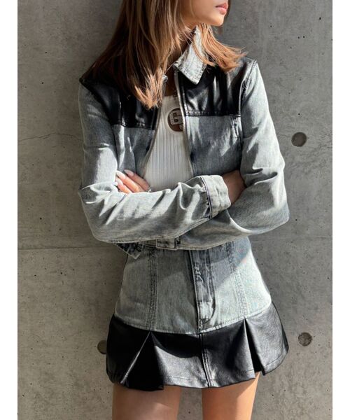 GYDA（ジェイダ）の「【TINY】フェイクレザードッキングデニムZIPショートジャケット（デニムジャケット・レディース・インディゴブルー/ライトブルー・FREE）」の6枚目の写真