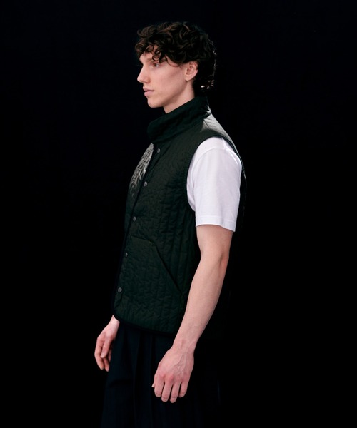 LAVENHAM（ラベンハム）の「Black Edition High Neck Gilet Mens / ブラック エディション ハイネック ジレ メンズ（ベスト・メンズ・ダークオリーブ・M/L/XL/S）」の3枚目の写真