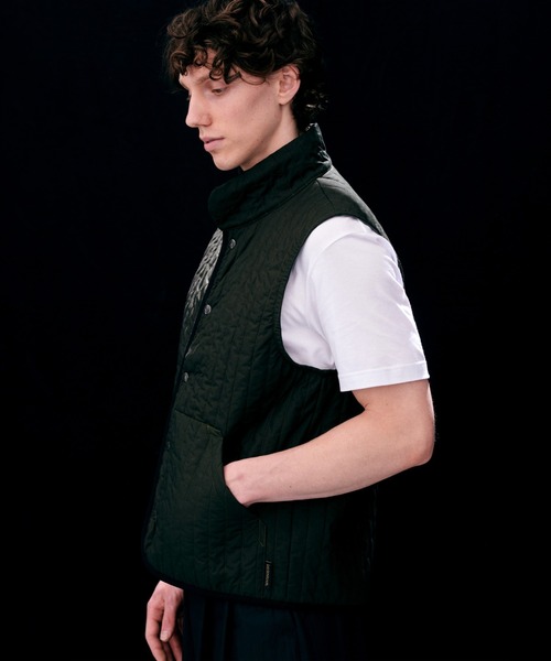 LAVENHAM（ラベンハム）の「Black Edition High Neck Gilet Mens / ブラック エディション ハイネック ジレ メンズ（ベスト・メンズ・ダークオリーブ・M/L/XL/S）」の4枚目の写真