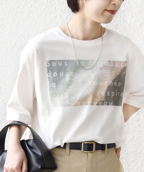 SHIPS（シップス）の「【WEB限定】オーガニック コットン 5分袖 フォト TEE（Tシャツ/カットソー・レディース・ベージュ/オフホワイト/ストーン・ONE SIZE）」の2枚目の写真