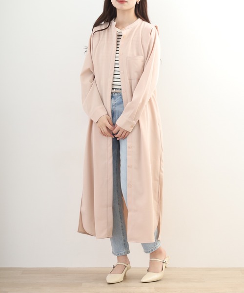 OMNES（オムネス）の「梨地ショルダータックシャツワンピース 長袖（シャツワンピース・レディース・ピンクベージュ/アイボリー・FREE）」の2枚目の写真