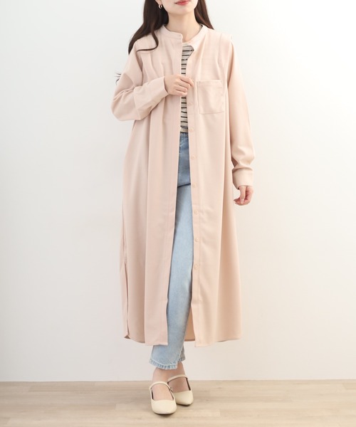 OMNES（オムネス）の「梨地ショルダータックシャツワンピース 長袖（シャツワンピース・レディース・ピンクベージュ/アイボリー・FREE）」の11枚目の写真