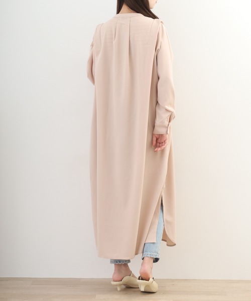 OMNES（オムネス）の「梨地ショルダータックシャツワンピース 長袖（シャツワンピース・レディース・ピンクベージュ/アイボリー・FREE）」の14枚目の写真