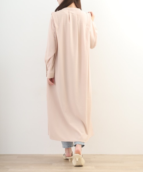 OMNES（オムネス）の「梨地ショルダータックシャツワンピース 長袖（シャツワンピース・レディース・ピンクベージュ/アイボリー・FREE）」の15枚目の写真