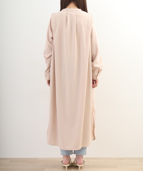 OMNES（オムネス）の「梨地ショルダータックシャツワンピース 長袖（シャツワンピース・レディース・ピンクベージュ/アイボリー・FREE）」の19枚目の写真