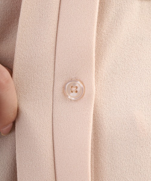 OMNES（オムネス）の「梨地ショルダータックシャツワンピース 長袖（シャツワンピース・レディース・ピンクベージュ/アイボリー・FREE）」の22枚目の写真