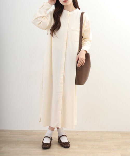 OMNES（オムネス）の「梨地ショルダータックシャツワンピース 長袖（シャツワンピース・レディース・ピンクベージュ/アイボリー・FREE）」の3枚目の写真