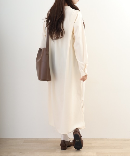 OMNES（オムネス）の「梨地ショルダータックシャツワンピース 長袖（シャツワンピース・レディース・ピンクベージュ/アイボリー・FREE）」の7枚目の写真