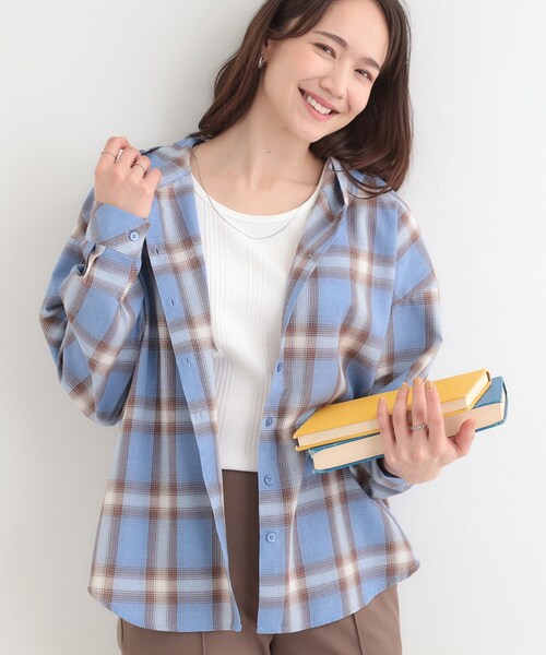 SHOO・LA・RUE（シューラルー）の「【洗濯機可/S-LL】涼しげで軽やかな フードチェックシャツ（シャツ/ブラウス・レディース・ライトイエロー系2/ホワイト系4/ブルー系6・04/03/02/01）」の2枚目の写真