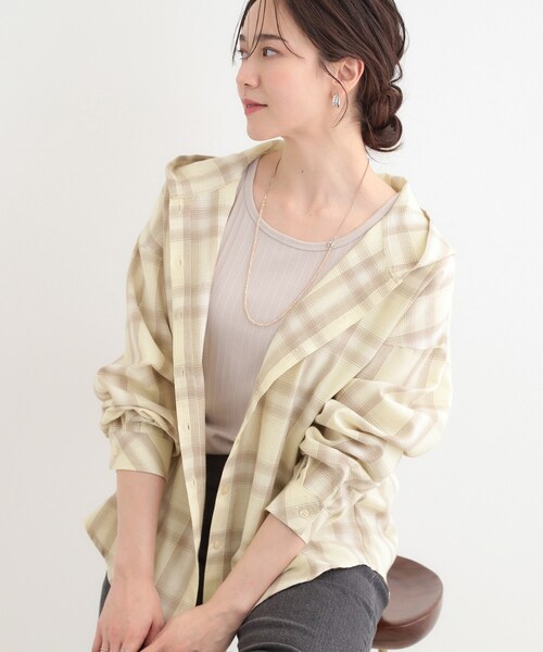 SHOO・LA・RUE（シューラルー）の「【洗濯機可/S-LL】涼しげで軽やかな フードチェックシャツ（シャツ/ブラウス・レディース・ライトイエロー系2/ホワイト系4/ブルー系6・04/03/02/01）」の3枚目の写真
