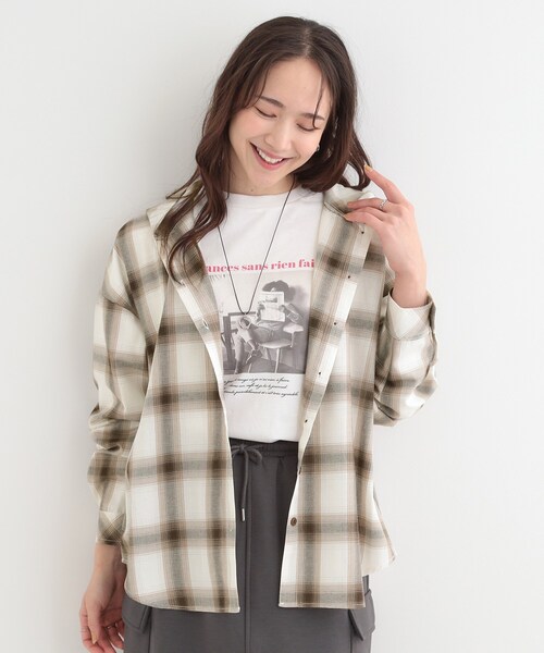 SHOO・LA・RUE（シューラルー）の「【洗濯機可/S-LL】涼しげで軽やかな フードチェックシャツ（シャツ/ブラウス・レディース・ライトイエロー系2/ホワイト系4/ブルー系6・04/03/02/01）」の20枚目の写真