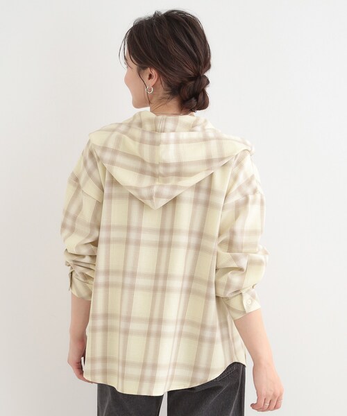 SHOO・LA・RUE（シューラルー）の「【洗濯機可/S-LL】涼しげで軽やかな フードチェックシャツ（シャツ/ブラウス・レディース・ライトイエロー系2/ホワイト系4/ブルー系6・04/03/02/01）」の17枚目の写真