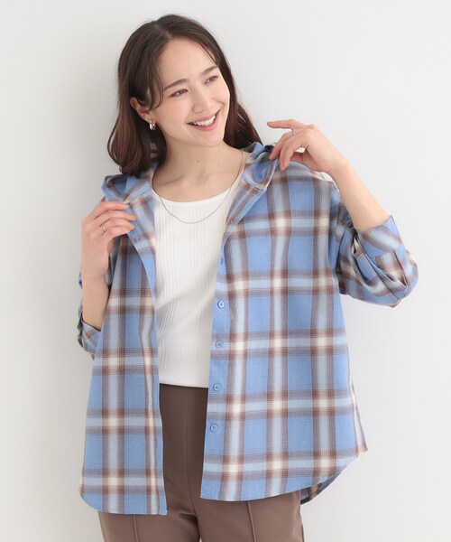 SHOO・LA・RUE（シューラルー）の「【洗濯機可/S-LL】涼しげで軽やかな フードチェックシャツ（シャツ/ブラウス・レディース・ライトイエロー系2/ホワイト系4/ブルー系6・04/03/02/01）」の8枚目の写真