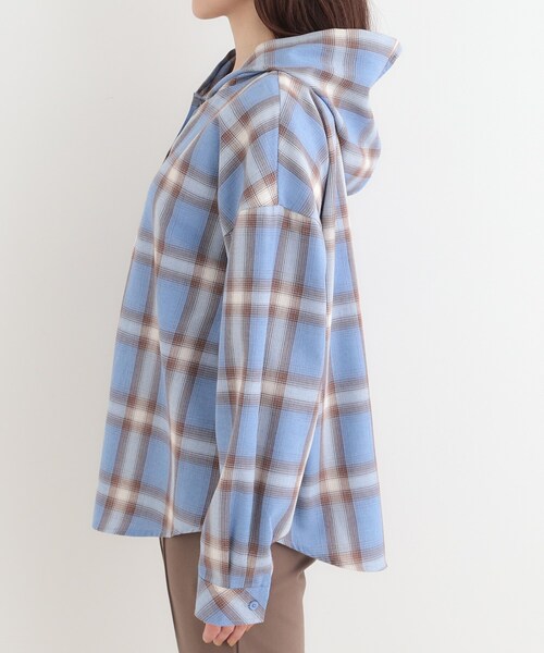 SHOO・LA・RUE（シューラルー）の「【洗濯機可/S-LL】涼しげで軽やかな フードチェックシャツ（シャツ/ブラウス・レディース・ライトイエロー系2/ホワイト系4/ブルー系6・04/03/02/01）」の13枚目の写真